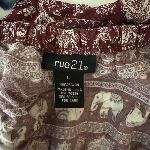 Rue 21 off shoulder top. - Picture 3 of 3